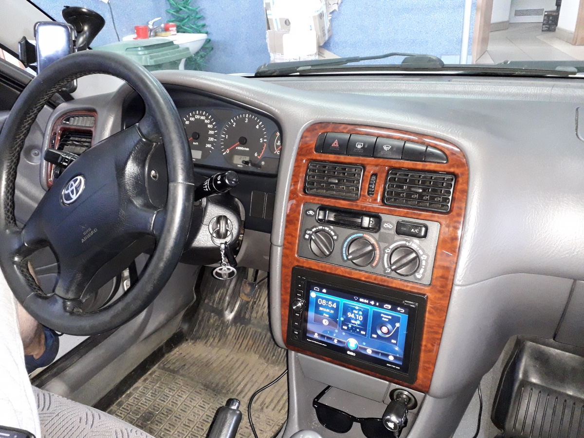 Toyota Avensis T22.jpeg